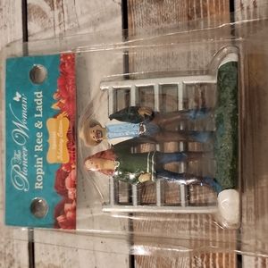 Pioneer Woman Ropin' Ree and Ladd figurine